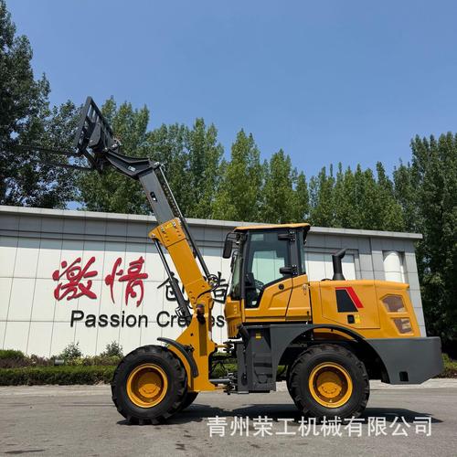 四驱柴油伸缩臂与前铲式轮式装载机 现代建筑机械的多功能应用解析